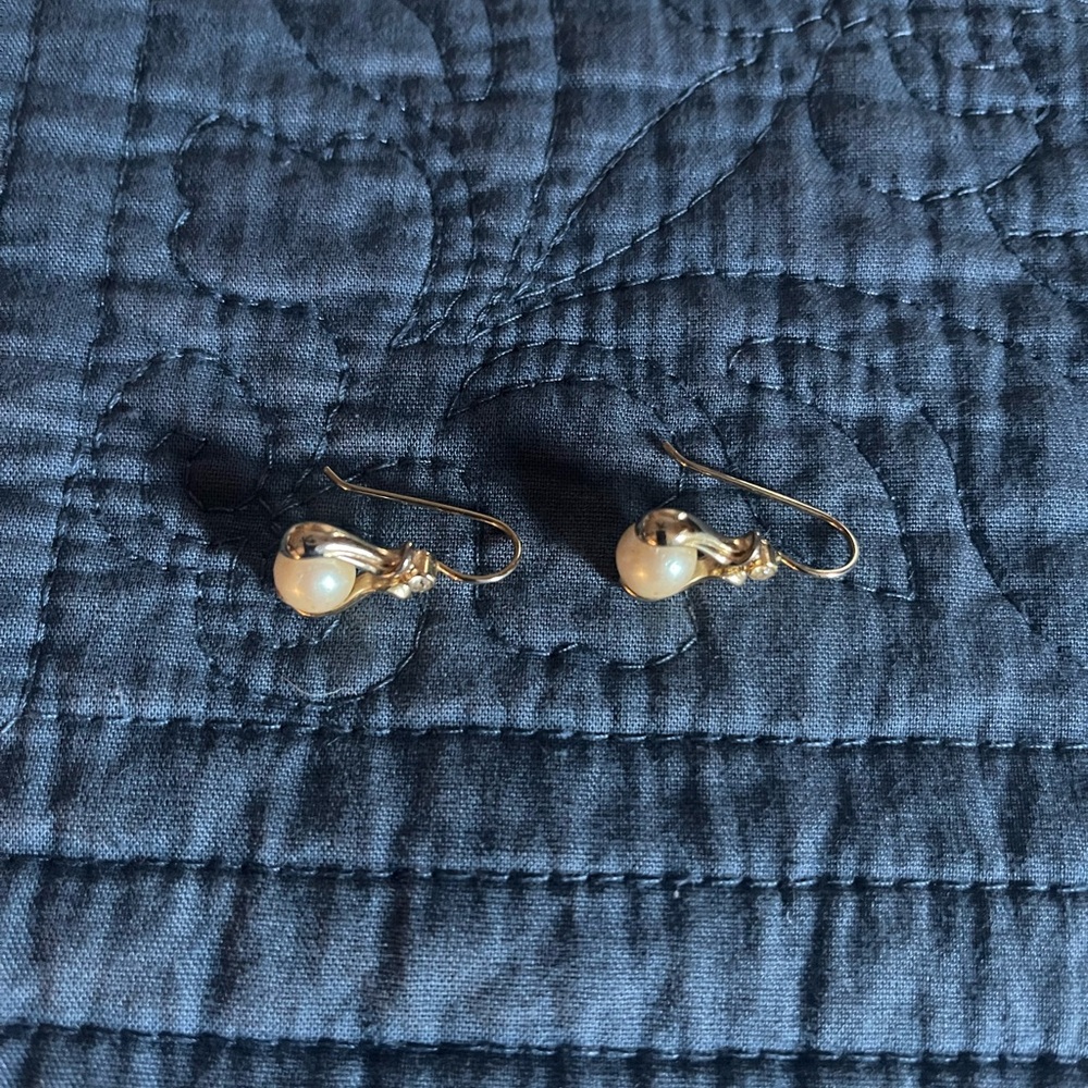 Elegant Gold and Cream Drop Earrings